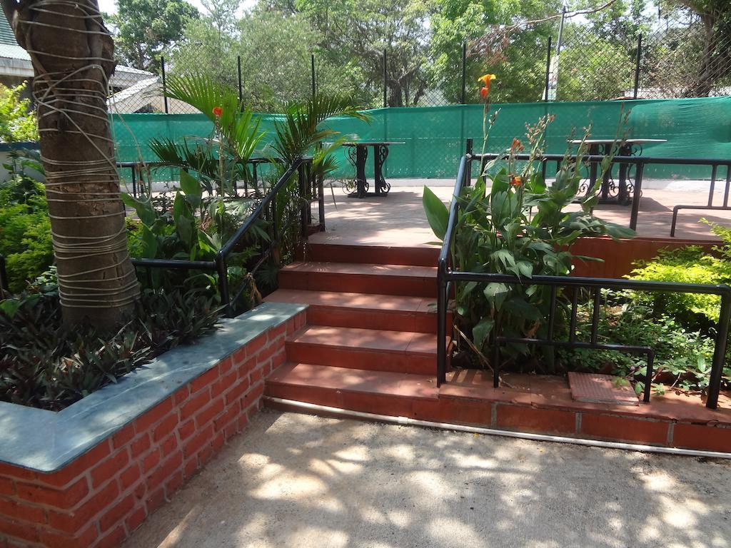 Sunrise Hill Resort Khandala  Экстерьер фото